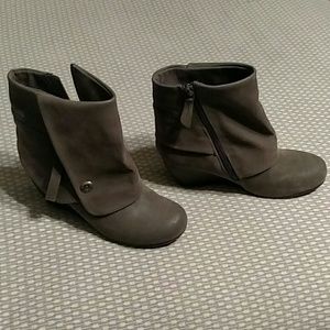 Adorable wedge booties with zipper detail
